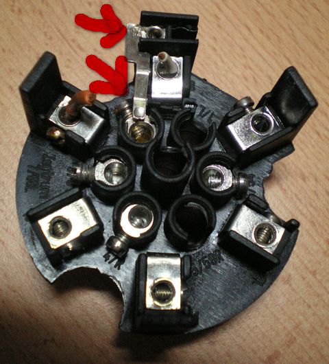 zásuvka 13 pól.jpg